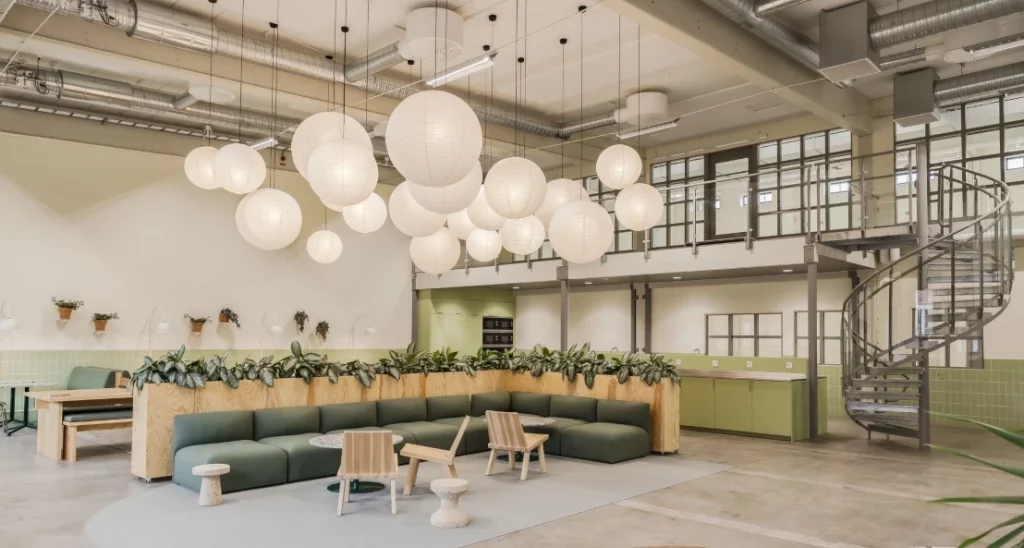 646528 421 1 005 1920x1280 1