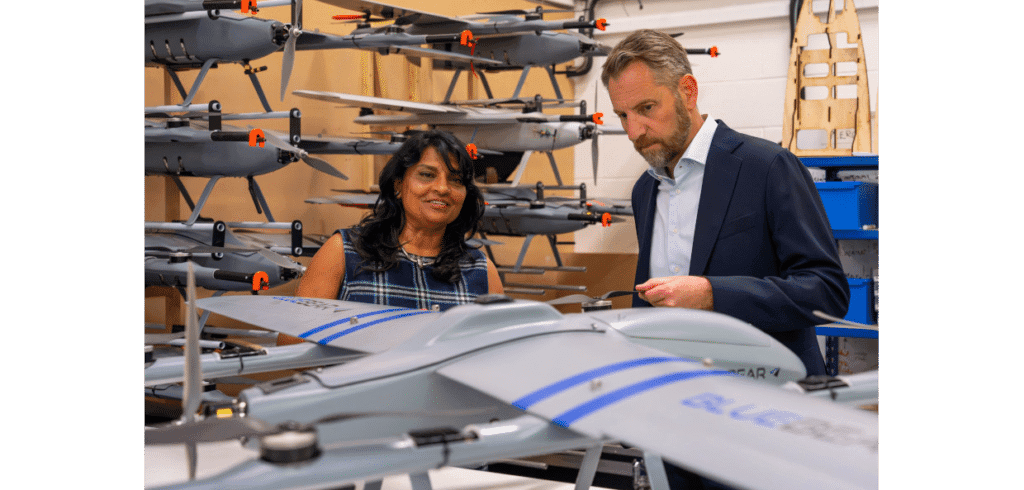 Dean Rosenfled, vd för Saab UK Group tillsammans med BlueBears vd, dr Yoga Patel