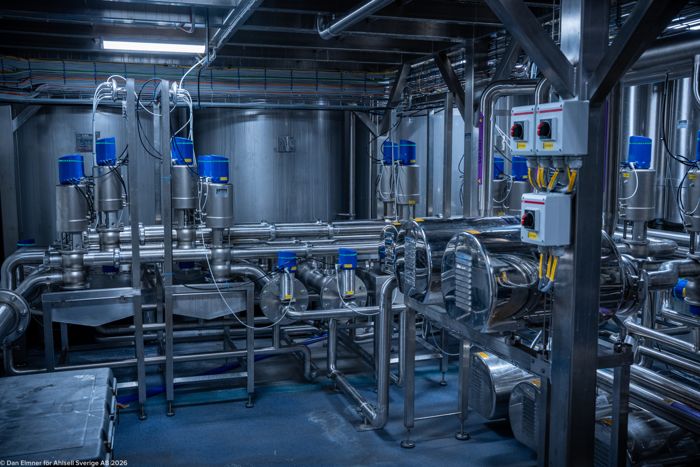 Exempel på installation som kombinerar Ahlsells båda lösningsområden FlowTech Solutions och Automation & Motion Solutions.