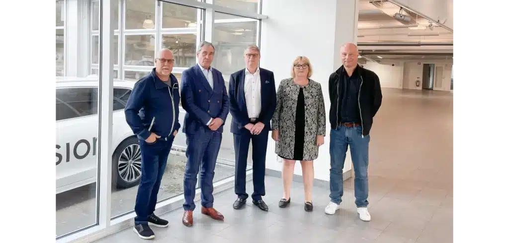 Inission stärker position i västra Sverige med ny fabrik i Borås På bilden ser vi fr. v. Mats Hansson Projektchef Inission Syd AB, Per-Johan Swartling Ordförande Raklinjen fastighetsbolag, Dick Philipson Fastighetsägare Raklinjen, Lena Philipson Fastighetsägare Raklinjen, Carl Liden VD Inission Syd AB.