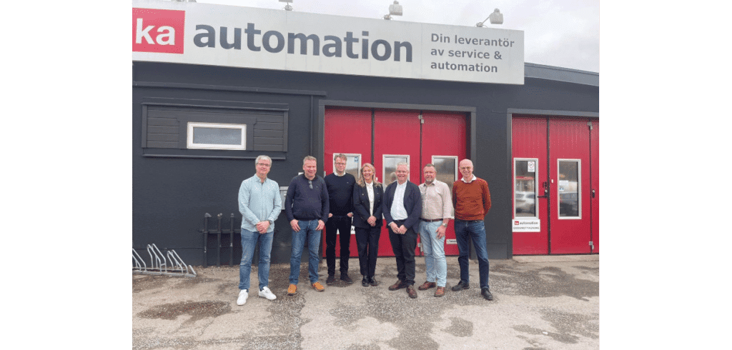 På bilden ovan är ägarna till Prototypen representerade av fr.v. Åke Nylén, Per Eriksson, Magnus Trast, Anna Ragén, Mikael Ronder, Mikael Hansen och Lars-Åke Rydh. Saknas på bilden gör Mikael Ragén samt Simon Gren.