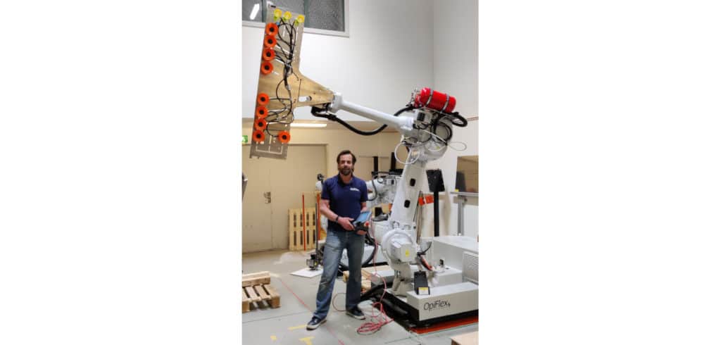 OpiFlex – säkra robotar ger trygga arbetsplatser Johan Frisks, vd och grundare av OpiFlex, lösning där robotar kan producera utan inhägnad har mottagits väl av tillverkningsindustrin