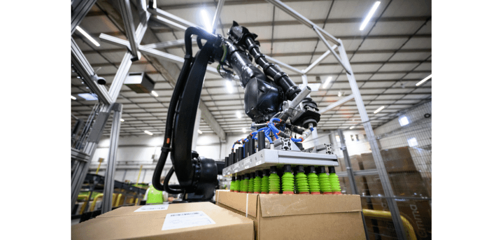 Bring testar robot på terminalen i Jönköping Att plocka tunga paket kan vara både enformigt och slitsamt. Men inte för en robot.