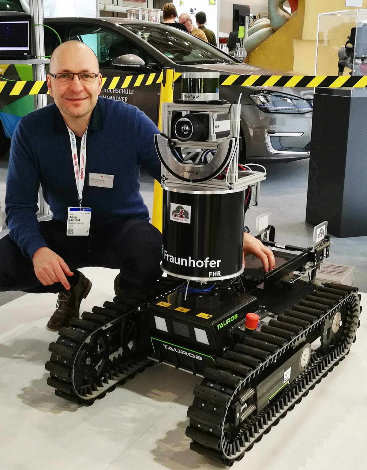 Roboten ser genom rök och damm achim smokebot