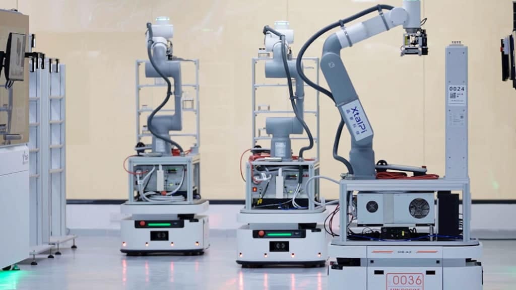 ABB Robotics och XtalPi automatiserade arbetsstationer i laboratorium